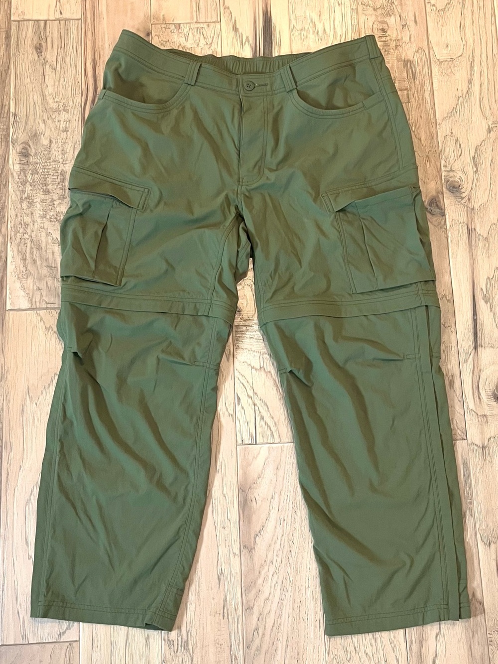 REI Sahara Convertible Olive Green Cargo Pants, size 40W x 30L